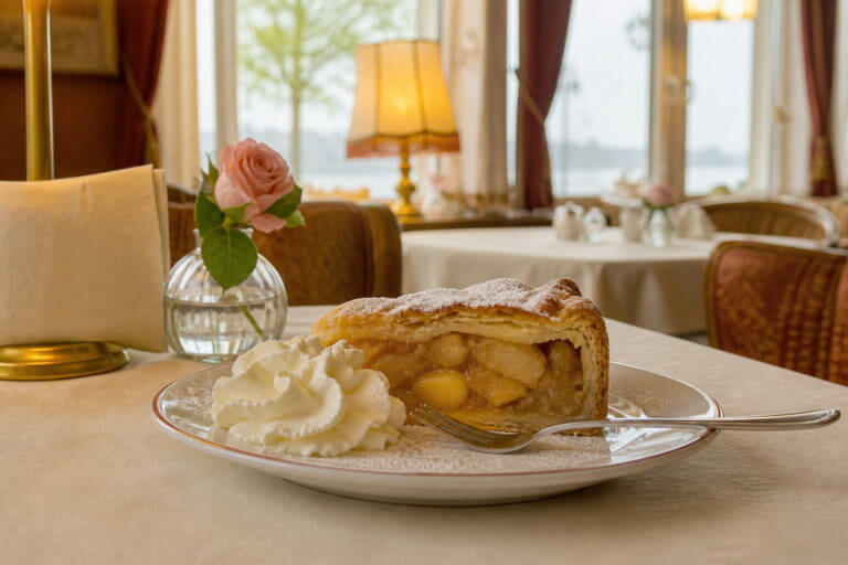 Apfelkuchen im Hotel Bellevue in Lauenburg